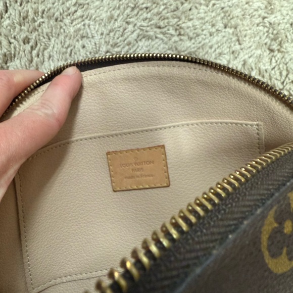 Louis Vuitton cosmetic pouch - Picture 8 of 8